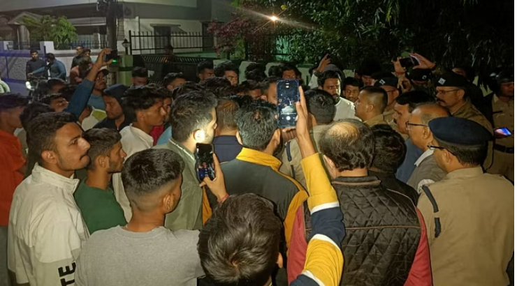 देहरादून: भाई-बहन के ऊपर गिरी डीएवी कॉलेज की दीवार, बहन की मौत और भाई गंभीर रूप से घायल