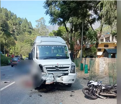 बदरीनाथ हाईवे: बाइक की टेम्पो ट्रैवलर  से  टक्कर , तीन लोगो की मौत