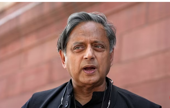 रूसी राष्ट्रपति ने की भारत की विदेश नीति की तारीफ तो उस पर थरूर ने रखी अपनी ये बात रूसी राष्ट्रपति ने की भारत की विदेश नीति की तारीफ तो उस पर थरूर ने रखी अपनी ये बात