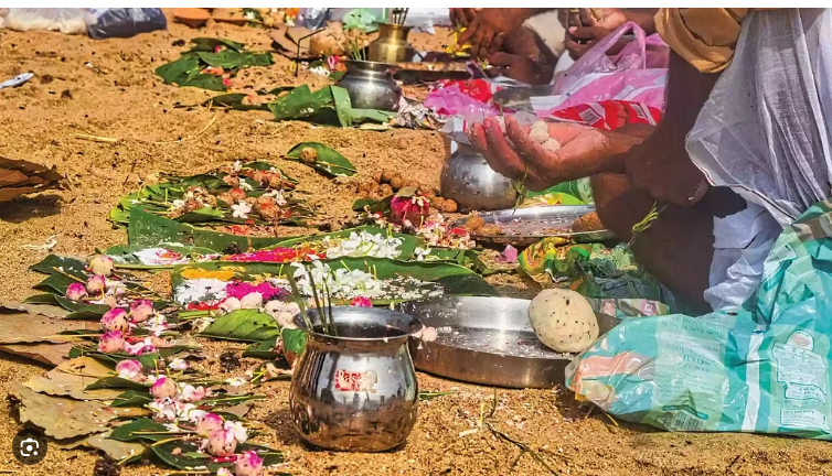 जानिए आज पितृ ऋण से मुक्ति पाने के लिए क्या  काम करने चाहिए