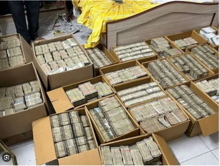 बेंगलुरु में पूर्व पार्षद के फ्लैट पर IT की रेड, जानिए पूरा मामला बेंगलुरु में पूर्व पार्षद के फ्लैट पर IT की रेड, जानिए पूरा मामला