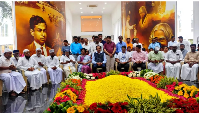 रामेश्वरम में मनाया ‘मिसाइल मैन’का 92वां जन्मदिन ,कलाम स्मारक पर लोगों ने दी श्रद्धाजंलि रामेश्वरम में मनाया ‘मिसाइल मैन’का 92वां जन्मदिन ,कलाम स्मारक पर लोगों ने दी श्रद्धाजंलि