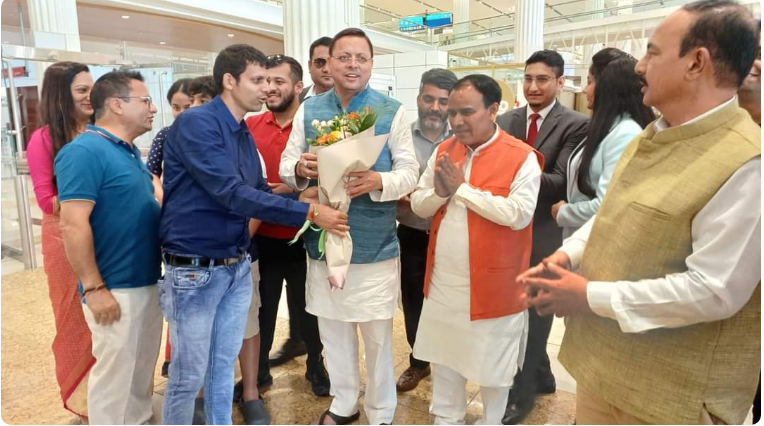 सीएम पुष्कर सिंह धामी पहुंचे दुबई वैश्विक निवेशक सम्मेलन के लिए सीएम पुष्कर सिंह धामी पहुंचे दुबई वैश्विक निवेशक सम्मेलन के लिए