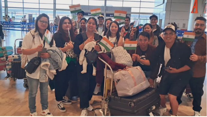 भारत ने नेपाल के नागरिकों को भी ‘ऑपरेशन अजय’ के तहत जंग से बाहर निकाला भारत ने नेपाल के नागरिकों को भी ‘ऑपरेशन अजय’ के तहत जंग से बाहर निकाला