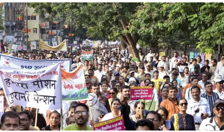 आज उत्तर प्रदेश में ओल्ड पेंशन स्कीम को लेकर धरना प्रदर्शन चल रहा,जाने पूरा ममला