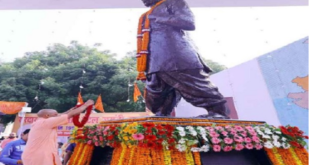 सरदार पटेल की प्रतिमा पर CM Yogi ने किया माल्यार्पण दी श्रद्धांजलि