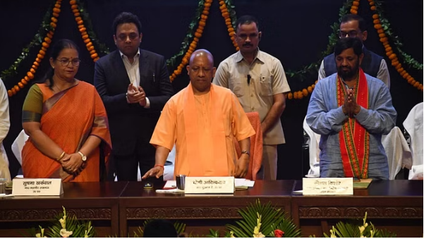 CM योगी ने निशुल्क रसोई गैस सिलेंडर रिफिल वितरण अभियान का किया शुभारंभ