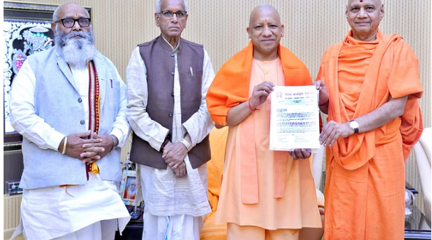 रामजन्मभूमि ट्रस्ट के पदाधिकारियों ने सीएम योगी को दिया निमंत्रण, पढिये पूरी ख़बर