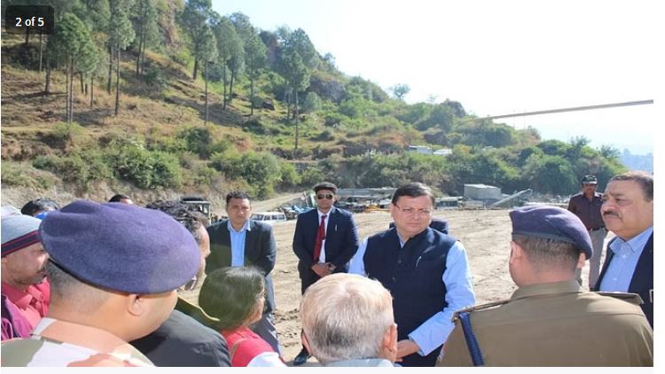 सीएम धामी पहुंचे हालात का जायजा लेने ग्राउंड जीरो पर….. सीएम धामी पहुंचे हालात का जायजा लेने ग्राउंड जीरो पर…..