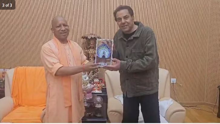 फिल्म स्टार धर्मेंद्र के साथ बेहद खुश नजर आए मुख्यमंत्री योगी… फिल्म स्टार धर्मेंद्र के साथ बेहद खुश नजर आए मुख्यमंत्री योगी…
