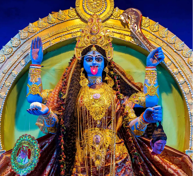 मां काली अपने भक्तों को भय मुक्त करती हैं,छोटी दिवाली पर इस तरह करें की विधिवत पूजा