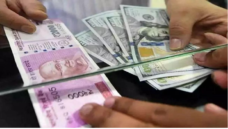डॉलर हुआ मजबूत तो भारतीय करेंसी में आई गिरावट,पढ़े खबर