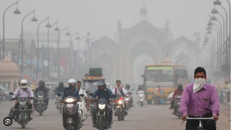 जहरीली हवा ने बढ़ाई दिल्लीवासियों की मुश्किलें, जानें AQI