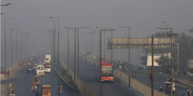 पाकिस्तान के लाहौर में  लोगों का घुट रहा दम,जाने  AQI