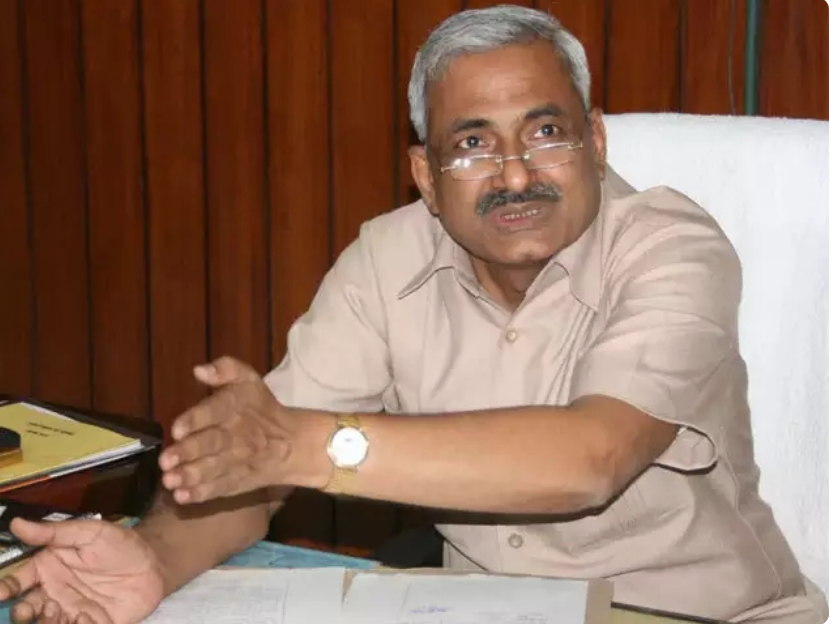 पूर्व DGP की राजनीति में एंट्री,इन जिलों को मिलाकर बुंदेलखंड राज्य बनाने की मांग.. पूर्व DGP की राजनीति में एंट्री,इन जिलों को मिलाकर बुंदेलखंड राज्य बनाने की मांग..