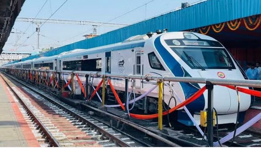 प्रयागराज: वंदे भारत ट्रेनों में स्लीपर कोच जोड़ने की तैयारी
