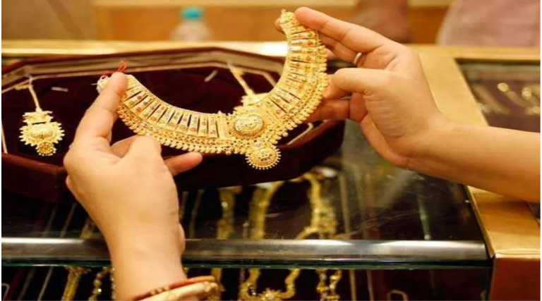 सोने और चांदी की कीमतों में महीने के पहले दिन में आई तेजी,जानिए आपके शहर में क्या है गोल्ड की कीमत सोने और चांदी की कीमतों में महीने के पहले दिन में आई तेजी,जानिए आपके शहर में क्या है गोल्ड की कीमत