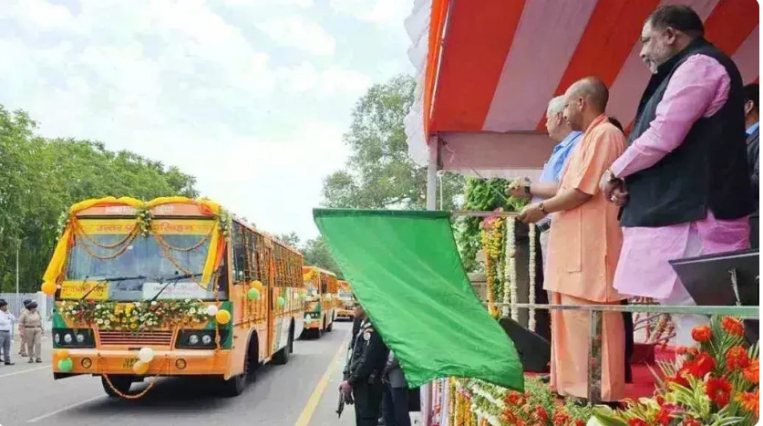 सीएम योगी आज 50 बसों को दिखाएंगे हरी झंडी… सीएम योगी आज 50 बसों को दिखाएंगे हरी झंडी…