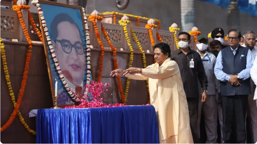 बसपा कार्यालय में मायावती ने डॉ. भीमराव अंबेडकर का 64वां परिनिर्वाण दिवस पर दी श्रद्धांजलि बसपा कार्यालय में मायावती ने डॉ. भीमराव अंबेडकर का 64वां परिनिर्वाण दिवस पर दी श्रद्धांजलि