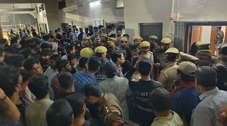 आईआईटी बीएचयू की छात्रा से सामूहिक दुष्कर्म मामले में न गिरफ्तारी,न सुराग ! आईआईटी बीएचयू की छात्रा से सामूहिक दुष्कर्म मामले में न गिरफ्तारी,न सुराग !