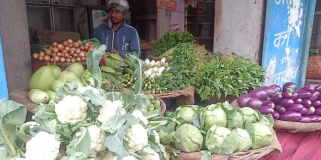 राहत की खबर: गोरखपुर मंडी में आईं देसी सब्जियों ने बाहरी के भाव गिराए