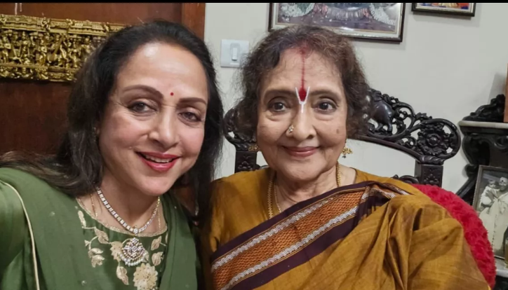 हेमा मालिनी ने पद्म विभूषण से सम्मानित होने पर वैजयंती माला को दी बधाई! हेमा मालिनी ने पद्म विभूषण से सम्मानित होने पर वैजयंती माला को दी बधाई!