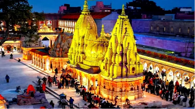 काशी विश्वनाथ मंदिर: बिना प्रोटोकॉल स्पर्श दर्शन कराना दरोगा को पड़ा भारी