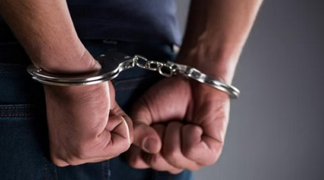 DRI ने जब्त किया दो करोड़ का सोना: कमर में बांधकर म्यांमार से लाए थे सोने के 20 बिस्किट DRI ने जब्त किया दो करोड़ का सोना: कमर में बांधकर म्यांमार से लाए थे सोने के 20 बिस्किट