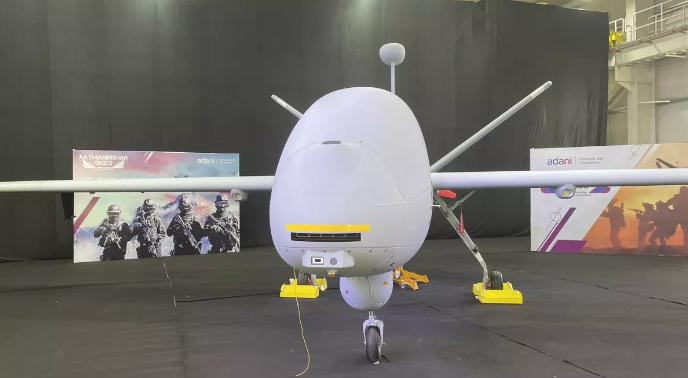 अडानी डिफेंस ने तैयार किया पहला स्वदेशी UAV दृष्टि -10 स्टारलाइनर… अडानी डिफेंस ने तैयार किया पहला स्वदेशी UAV दृष्टि -10 स्टारलाइनर…