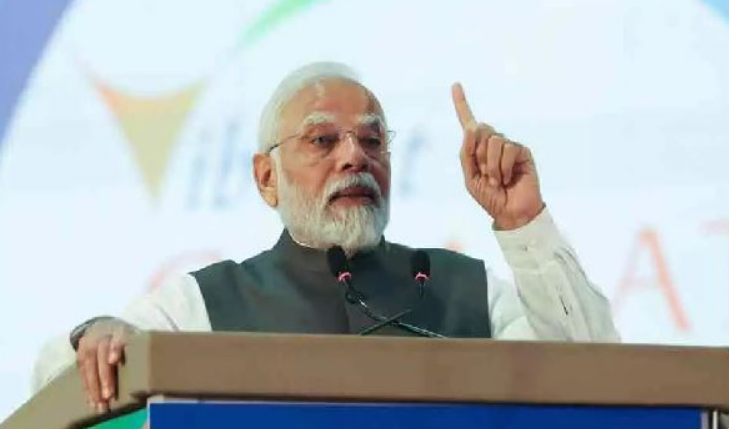 वाइब्रेंट गुजरात ग्लोबल समिट में हिस्सा लेने पहुंचे पीएम मोदी वाइब्रेंट गुजरात ग्लोबल समिट में हिस्सा लेने पहुंचे पीएम मोदी