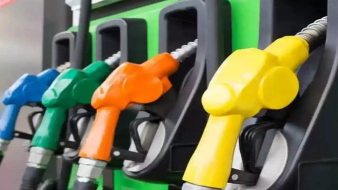 पेट्रोल-डीजल के दाम कई शहरों में बदल गए पेट्रोल-डीजल के दाम कई शहरों में बदल गए
