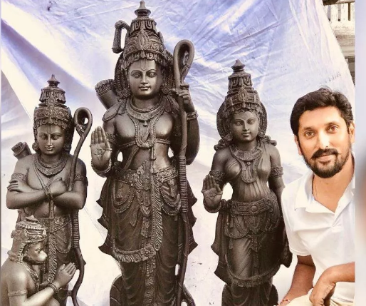 रामलला की मूर्ति बनाने वाले योगीराज के परिवार में खुशियों की लहर रामलला की मूर्ति बनाने वाले योगीराज के परिवार में खुशियों की लहर