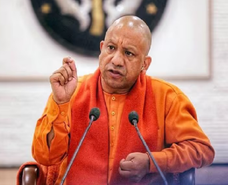 सीएम योगी ने कहा – वीआईपी व वीवीआईपी आने से पहले मंदिर मंदिर ट्रस्ट को दें सूचना