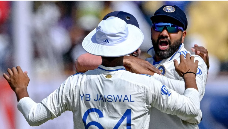 IND vs ENG: रोहित शर्मा ने कप्तान में तोड़ा राहुल द्रविड़ का रिकॉर्ड IND vs ENG: रोहित शर्मा ने कप्तान में तोड़ा राहुल द्रविड़ का रिकॉर्ड