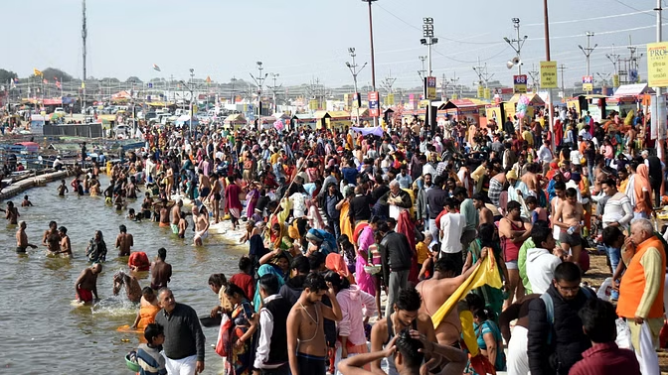 मौनी अमावस्या आज: सरयू स्नान के लिए उमड़े लाखों श्रद्धालु
