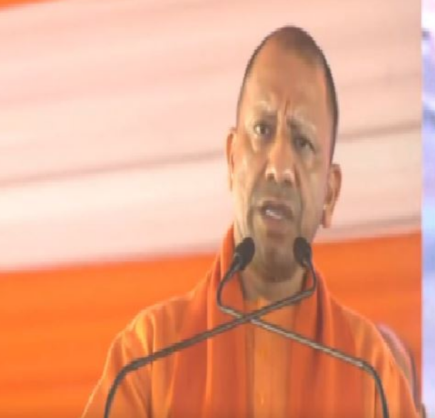 गोरखपुर में सामूहिक विवाह कार्यक्रम में सीएम योगी बोले-प्रदेश सरकार आपके साथ हर समय खड़ी है