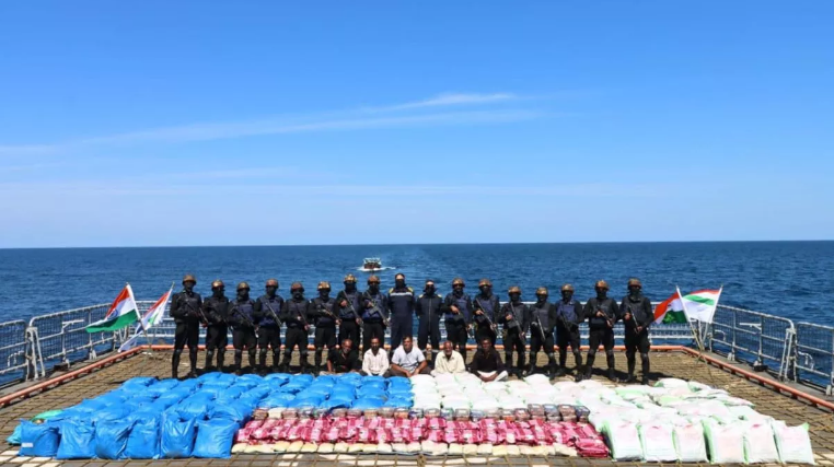 भारतीय नौसेना ने पोरबंदर में ‘चरस’, ‘मॉर्फिन’ समेत 3,300 किलोग्राम जब्त किया ड्रग्स