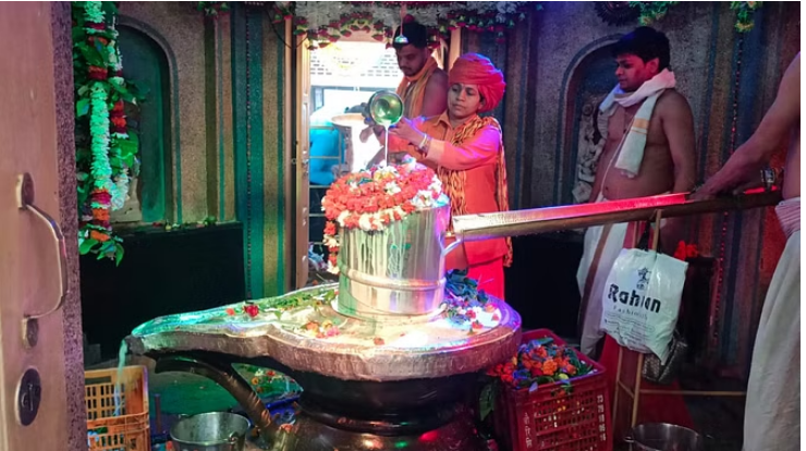 महाशिवरात्रि आज : शिवालयों में उमड़ी अपार भीड़, सुरक्षा के लिए 241 कंपनी पुलिस उपलब्ध महाशिवरात्रि आज : शिवालयों में उमड़ी अपार भीड़, सुरक्षा के लिए 241 कंपनी पुलिस उपलब्ध