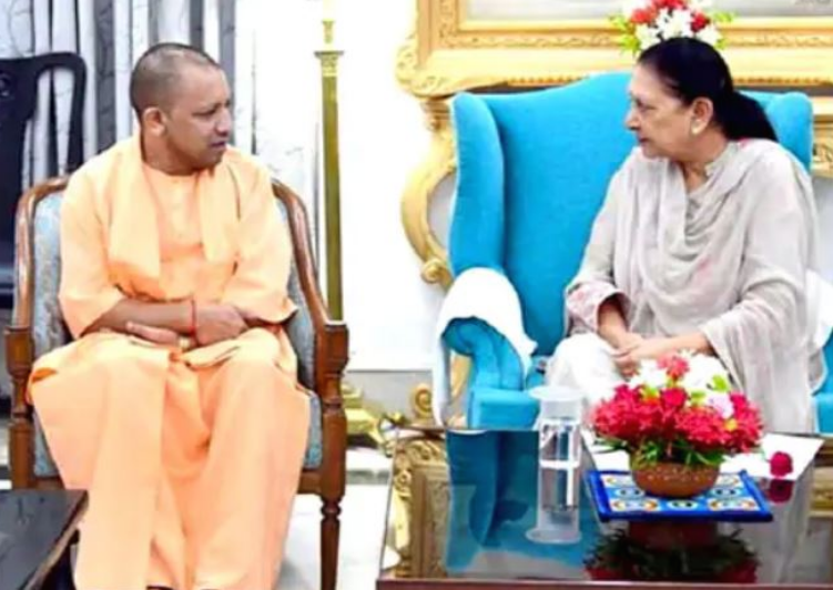 दिल्ली से लौटते ही राज्यपाल से मिले सीएम योगी दिल्ली से लौटते ही राज्यपाल से मिले सीएम योगी