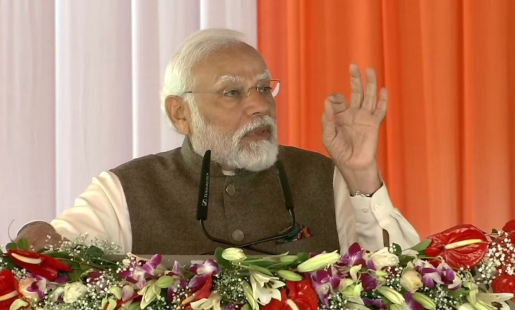 पीएम मोदी ने 35000 करोंड़ की परियोजनाओं को दिखाई हरी झंडी