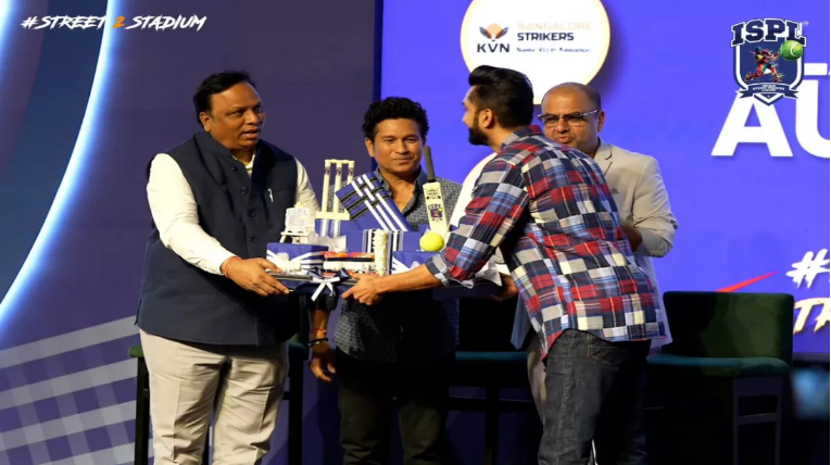 ISPL: सचिन तेंदुलकर और अक्षय कुमार की टीम के बीच होगी जंग… ISPL: सचिन तेंदुलकर और अक्षय कुमार की टीम के बीच होगी जंग…