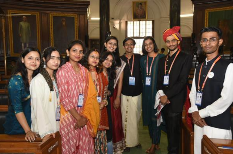 राजनीति से जुड़ी युवाओं की आस, राष्ट्रीय युवा संसद में अपनी भागीदारी पर जाहिर की उम्मीदें! राजनीति से जुड़ी युवाओं की आस, राष्ट्रीय युवा संसद में अपनी भागीदारी पर जाहिर की उम्मीदें!