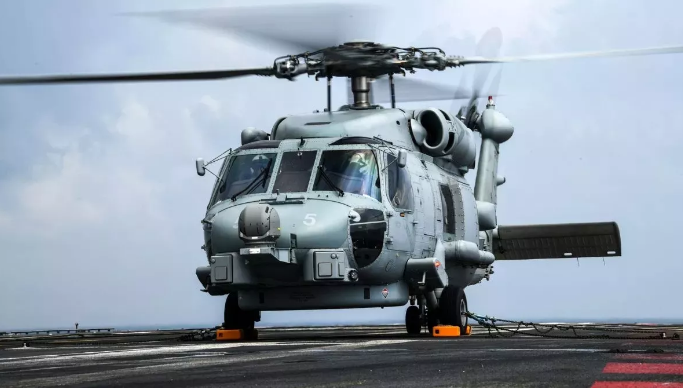 दुश्मन की अब खैर नहीं, Indian Navy में शामिल हुआ MH-60R सीहॉक हेलीकॉप्टर दुश्मन की अब खैर नहीं, Indian Navy में शामिल हुआ MH-60R सीहॉक हेलीकॉप्टर
