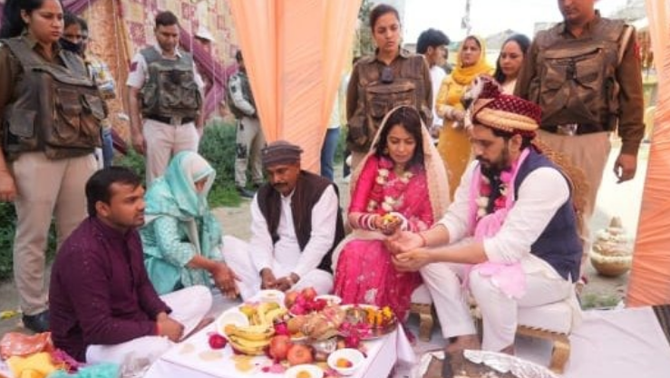 जेल से निकली बारात, गैंगस्टर कपल्स ने लिए सात फेरे… जेल से निकली बारात, गैंगस्टर कपल्स ने लिए सात फेरे…