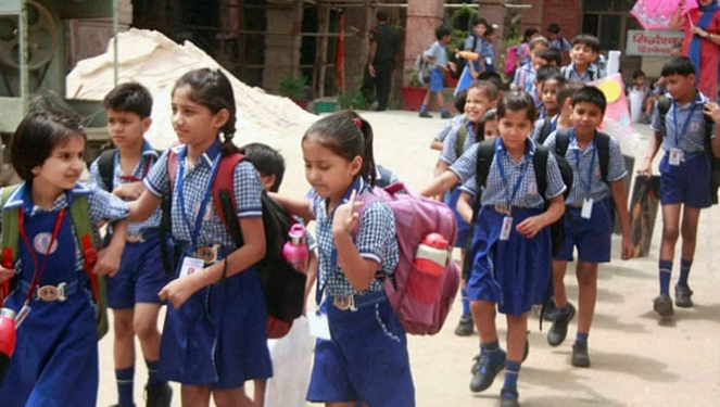 यूपी: आज से बदले हुए समय पर खुले यूपी के बेसिक स्कूल, माध्यमिक स्कूलों का भी समय बदला यूपी: आज से बदले हुए समय पर खुले यूपी के बेसिक स्कूल, माध्यमिक स्कूलों का भी समय बदला