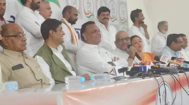 सपा के पूर्व विधायक उज्ज्वल रमण कांग्रेस में हुए शामिल सपा के पूर्व विधायक उज्ज्वल रमण कांग्रेस में हुए शामिल