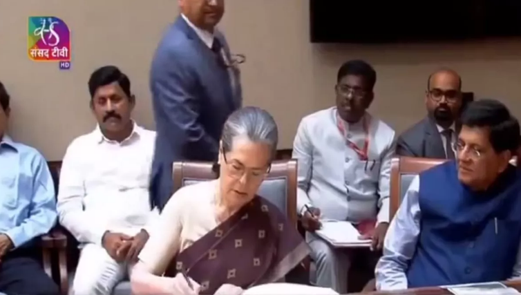 सोनिया गांधी और अश्विनी वैष्णव सहित 14 लोगों ने राज्यसभा सदस्य के रूप में ली शपथ