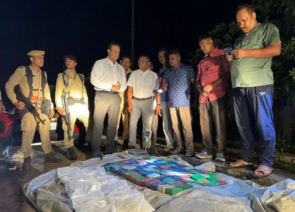 असम में पुलिस को बड़ी सफलता, 210 करोड़ की हेरोइन जब्त असम में पुलिस को बड़ी सफलता, 210 करोड़ की हेरोइन जब्त