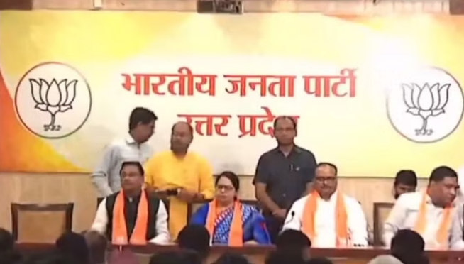 यूपी: पूर्व सीएम रामनरेश यादव के बेटे व कई पूर्व सांसद व विधायक भाजपा में शामिल यूपी: पूर्व सीएम रामनरेश यादव के बेटे व कई पूर्व सांसद व विधायक भाजपा में शामिल