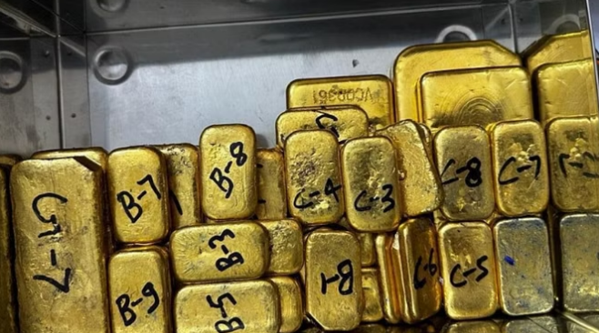 यूपी: दो साल में सात गुना बढ़ी सोने की तस्करी, संदेह के दायरे में दुबई यूपी: दो साल में सात गुना बढ़ी सोने की तस्करी, संदेह के दायरे में दुबई